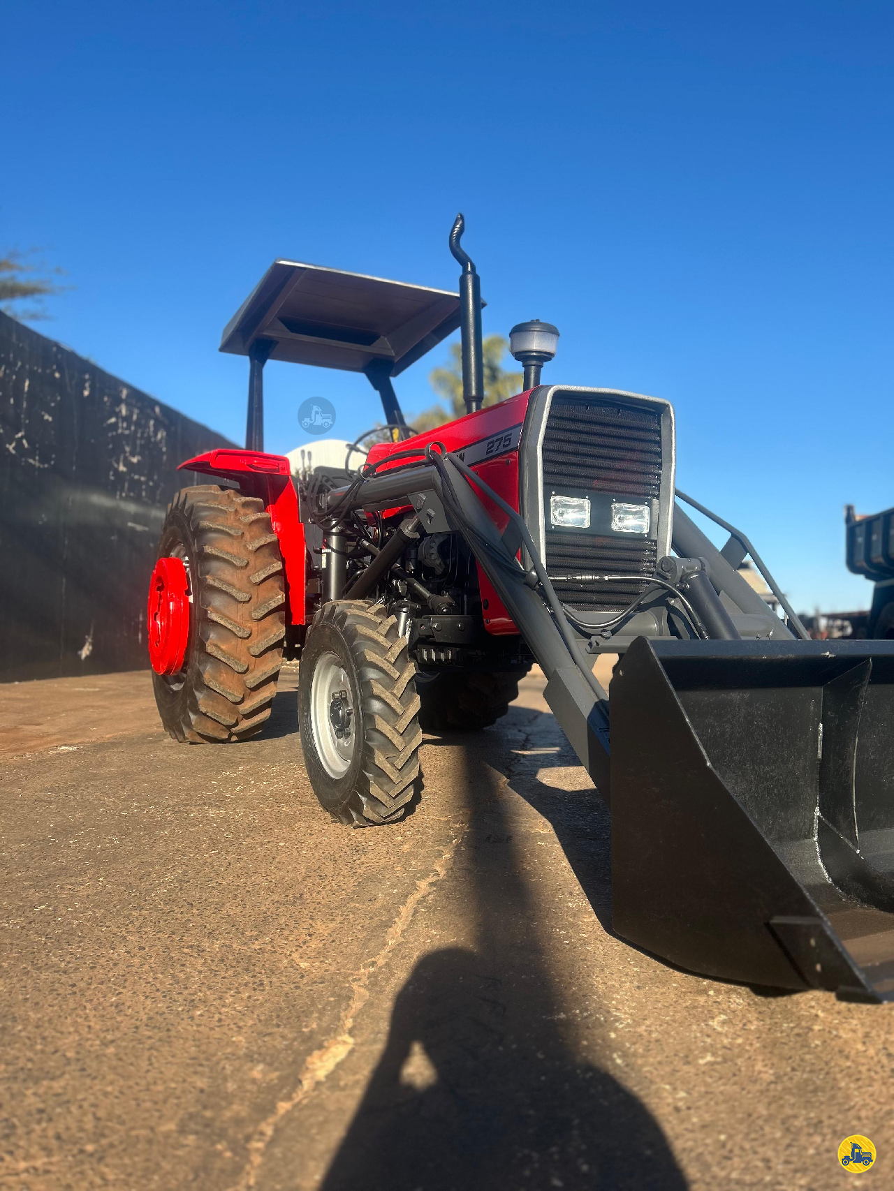 TRATOR MASSEY FERGUSON MF 275 Tração 4x2 Ravel Trucks CRAVINHOS SÃO PAULO SP